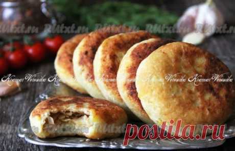 Картофельные пирожки с капустой на сковороде Картофельные пирожки с капустой, жареные на сковороде, получаются очень вкусными и сытными. Такие пирожки можно приготовить на пикник, ужин или к чаепитию. Картофельное тесто получается очень нежным и мягким, оно прекрасно сочетается с жареной капустой...