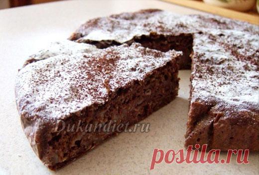 Творожно-шоколадный пирог | Диета Дюкана

0,5 кг творога,
24 таб. сахзама (измельчить),
6 ст. л. отрубей не молотых (4 овсяных + 2 пшеничных),
2-3 яйца,
2 ч. л. разрыхлителя,
1/4 ч. л. ароматизатора «Шоколад»,
1,5 ст. л. какао.
* опционально 1 пакет ванильного пудинга (один раз я забыла его добавить в тесто, тем не менее, пирог все равно поднялся).

Разогреть духовку до 175 *.