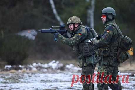 Немецкая армия стала хуже оснащена после начала военной помощи Украине. Бундесвер в настоящий момент оснащен хуже, чем до начала военной помощи Германии Украине, пишет The Financial Times. Это связано с тем, что страна отдает Вооруженным силам Украины лучшие образцы техники и снаряжения. Журналисты отмечают, что Германии еще только предстоит заменить отправленную Украине технику.