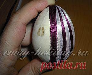 Пасхальное яйцо из атласных лент
