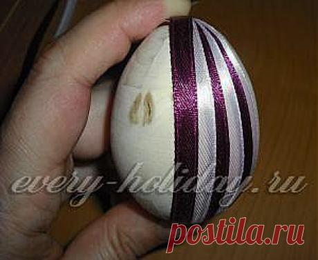 Пасхальное яйцо из атласных лент