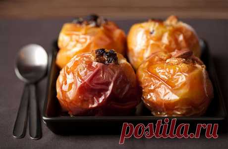 Запеченные яблоки целиком в духовке с медом и корицей - рецепт на vse-o-ede-online.ru Запеченные яблоки целиком в духовке с медом и корицей - это прекрасное десертное блюдо, рецепт которого можно приготовить очень быстро, используя всего несколько ингредиентов.