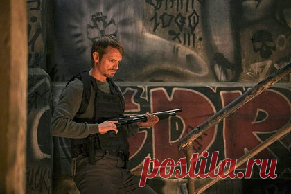 В России покажут экшн-триллер без диалогов «Немая ярость». 30 ноября в России состоится премьера фильма от продюсера франшизы про Джона Уика «Немая ярость». Об этом сообщается в пресс-релизе, поступившем в редакцию «Ленты.ру». Режиссером картины стал Джон Ву, который работал над такими проектами, как «Без лица», «Час расплаты» и «Миссия невыполнима 2».