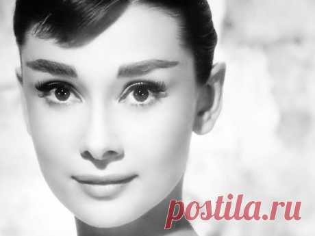 20 цитат восхитительной Одри Хепберн. Уже за первую главную роль в фильме «Римские каникулы» актриса была награждена «Оскаром»..