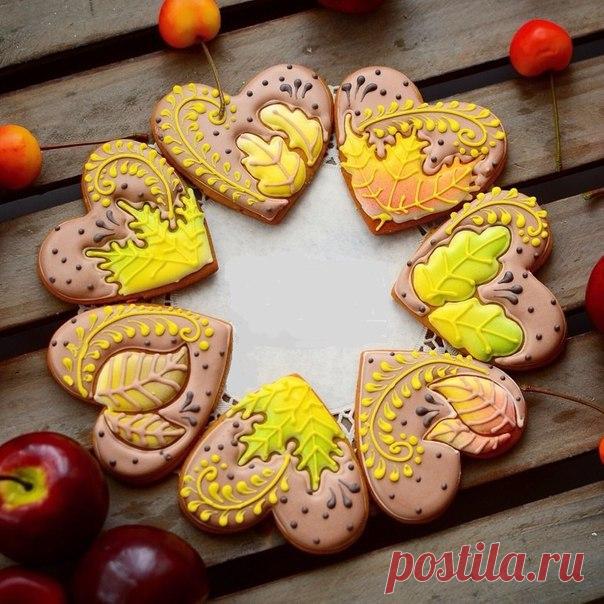 К нам снова Пятница приходит, Что с нетерпением так ждем, И каждый что-то в ней находит, Даже приди она с дождем. А вечерком за чашкой чая, Ведя про Пятницу рассказ, Я вам расслабиться желаю, И с Пятницей поздравлю Вас!