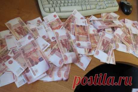 ФСБ задержала крупную банду фальшивомонетчиков. Ежегодно участники банды сбывали подделок на 1,5-2 млрд рублей.