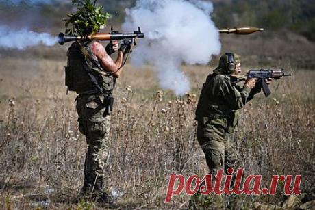 ВСУ потеряли десятки неопытных бойцов под Артемовском за двое суток. Вооруженные силы Украины (ВСУ) пустили в бой под Артемовском (украинское название — Бахмут) резервы из неопытных бойцов и потеряли несколько десятков из них за двое суток. Об этом рассказал советник главы Донецкой народной республики (ДНР) Ян Гагин. Активные артиллерийские дуэли продолжаются к северу и югу от города.