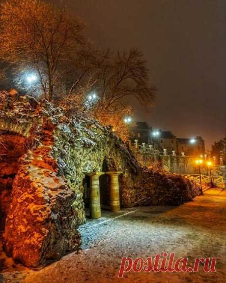Грот Дианы в парке Цветник.  Пятигорск