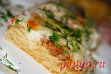 Запеканка из макарон  под соусом "Бешамель" Запеканка из макарон под соусом "Бешамель" - это оригинальное блюдо с изумительным вкусом, приготовленное из простых ингредиентов. В этом рецепте используется нежный соус "Бешамель" вместо традиционного сыра или майонеза. Блюдо готовится быстро и оставляет максимум вкусовых впечатлений.