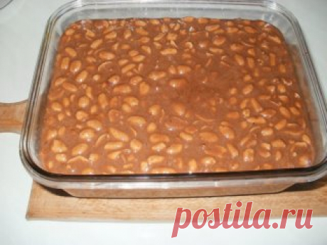 Рецепт: Щербет с арахисом
Вкуснейшее лакомство собственного приготовления!
Арахис 1 стакан
Молоко 1 стакан 
Сахар песок 3,5 стаканов
Масло сливочное 80 грамм
Для сытного десерта лучше брать молоко максимальной жирности. В посуду выливаем молоко и добавляем туда 3 стакана сахара (0,5 ст. оставить на потом). Постоянно помешивая, ставим молоко на маленький огонь и увариваем 30 минут.
Арахис также необходимо поджарить на сковороде до золотистого цвета, чтобы шелуха легко снималась.
Дошла очеред