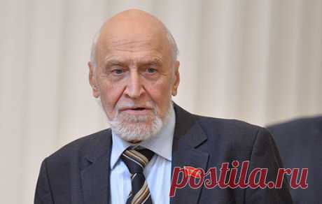 Друг семьи Николая Дроздова рассказал о состоянии телеведущего. По словам Дмитрия Дунаева, зоолог находится дома и прекрасно себя чувствует