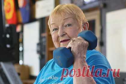 99-летняя спортсменка раскрыла секрет долголетия. 99-летняя Эдит Мервей-Трейна из США вошла в Книгу рекордов Гиннесса как старейший пауэрлифтер в мире и раскрыла секрет долголетия. 8 августа 2021 года бывшей учительнице танцев Мервей-Трейне исполнится 100 лет. Она до сих пор участвует в спортивных соревнованиях по пауэрлифтингу и поднимает от 18 до 68 килограммов.