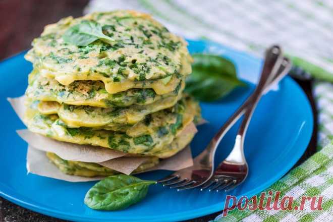 Как приготовить вкусные яичные блинчики
Яичные блинчики – что-то среднее между обычными блинами и тонким омлетом. 

Для их приготовления используют совсем немного муки или не используют вовсе. Основный ингредиент блюда – куриные яйца, которые смешивают со специями и солью.