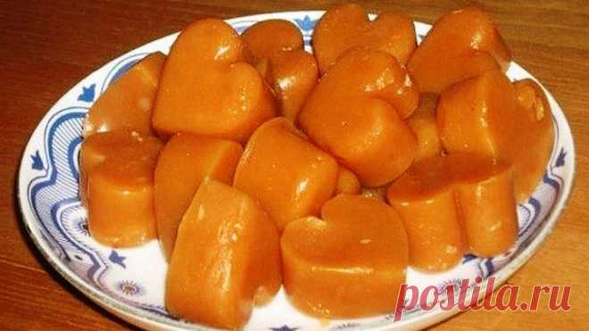 Домашние конфетки «Коровка». Без вредных добавок! Эти конфеты знакомы многим с детства и тогда у них был совершенно другой вкус – настоящий сливочный, очень насыщенный и ароматный. Для приготовления вам потребуются такие ингредиенты: —...