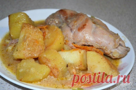 ​Кролик тушеный с овощами в сметане