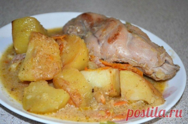 ​Кролик тушеный с овощами в сметане