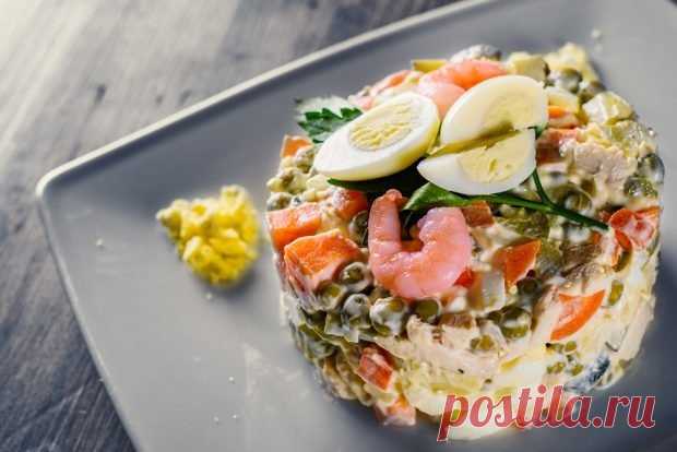 Оливье с креветками – простой и вкусный рецепт, как приготовить пошагово