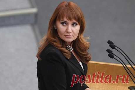 Россиянам назвали способы получать «пенсию мечты». В России можно получать пенсию в размере 48,1 тысячи рублей, сообщила член комитета Госдумы по труду, социальной политике и делам ветеранов Светлана Бессараб. Способы, которые могут позволить претендовать на такие выплаты, она назвала в беседе с «Лентой.ру». Ранее россияне раскрыли размер «пенсии мечты».