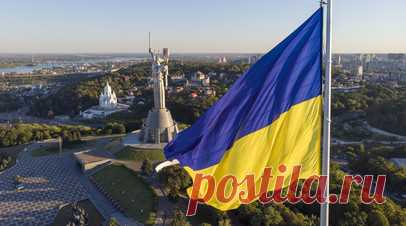 В Киеве приспустили главный флаг Украины из-за непогоды. В Киеве из-за непогоды и сильного ветра приспустили главный флаг Украины. Читать далее