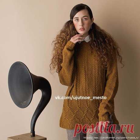 Benedict Pullover by Michele Wang

Готовые размер 37.5 (43.5, 49, 55, 60.5)“ обхват бюста. 
Пуловер показан в размере 43.5”; с 10.5” положительной легкостью на свободу облегания. 

Пряжа mYak Baby Yak Medium (100% Як; 125 ярдов / 1,75 унции): цвет горчица, 11 (12, 13, 14, 16) мотков. 

Размеры спиц (4 мм) и (5 мм): прямые. Размер (4 mm): 16” круговые. 
Маркер; держатели петель; две спицы для кос; гобеленовая игла. 

Плотность: 22пт. и 26 рядов = 4” по графику С по узору сп...