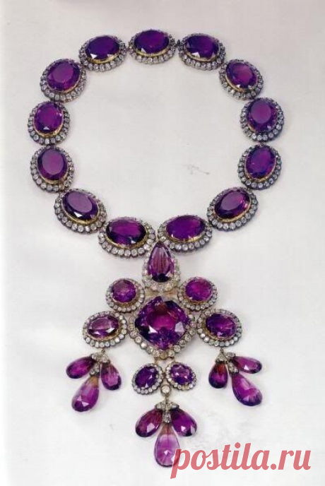 Virgina Whittum приколол(а) это к доске cool jewels