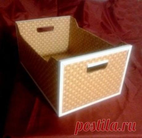 Ящик для вещей в гардеробную комнату доступный любой домохозяйке
В принципе такую вещь может сделать любая домохозяйка и здесь нет никакой сложности. В моем гардеробе последнее время жуткий беспорядок и я решила немного его упорядочить. Что имеем:
Вот такой вот …