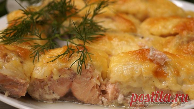 Запеченная Горбуша в духовке Максимально сочная и нежная! Горбушу, запеченную в духовке. Готовить ее таким образом несложно, но в результате она получается вкусной, сочной, нежной и аппетитной.ИНГРЕДИЕНТЫ Филе горбуши – 400гр.Луковица – 1 шт.Растительное мас...