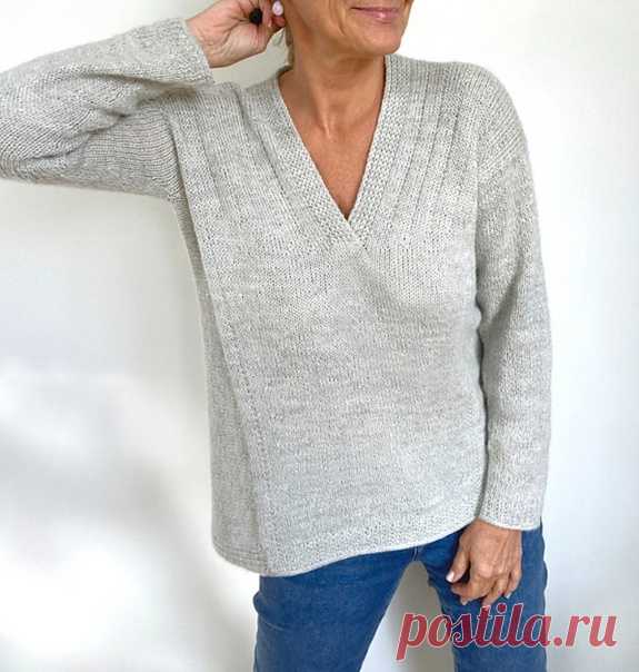 Запись на стене Бесшовный пуловер 💥 Down and Across Game 💥Дизайн от Hinterm Stein.💙Пуловер вяжется без швов, сверху вниз, с встроенными рукавами для плавного и легкого вязания с минимумом отделочных работ.  Вязание начинается с края горловины и передних частей с формированием V-горловины, а затем передняя часть вяжется до желаемой длины тела. Затем вдоль плеч поднимаются петли и вяжется спинка.  Часть пройм и рукава вяжутся поперёк с серией к...