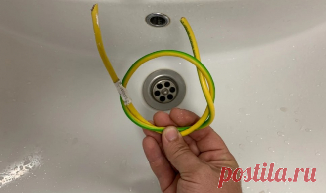 Даже сифон не нужно снимать! Один из лучших способов: как через слив быстро избавиться от засора?