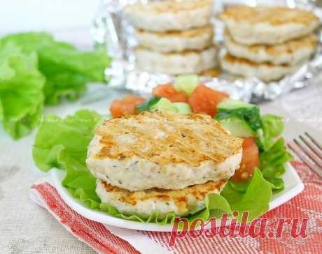 Вкусные и полезные куриные котлеты-гриль с овсянкой, отрубями и кунжутом 

Фигура не пострадает!




Ингредиенты:
Филе курицы — 400 гОвсяные хлопья с отрубями — 2-3ст.л.Кунжут — 1 ч.л.Яйцо — 1 шт.Вода — 100 млСоль, сушеный укроп, сушеная петрушка
Приготовление:

Куриное фи…