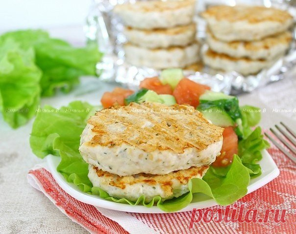 Вкусные и полезные куриные котлеты-гриль с овсянкой, отрубями и кунжутом 

Фигура не пострадает!




Ингредиенты:
Филе курицы — 400 гОвсяные хлопья с отрубями — 2-3ст.л.Кунжут — 1 ч.л.Яйцо — 1 шт.Вода — 100 млСоль, сушеный укроп, сушеная петрушка
Приготовление:

Куриное фи…