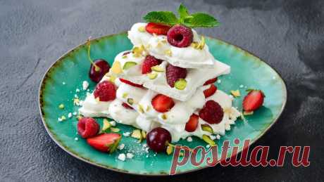 Меренговый мильфей с лесными ягодами Легкий, ягодный и максимально вкусный летний десерт - Меренговый мильфей! Да еще и простой в приготовлении!