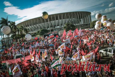 Brasília coloriu suas ruas de vermelho, preto, branco, azul e amarelo - Midia NINJA