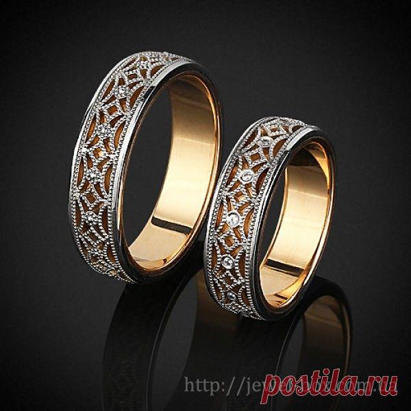 Кольцо. Пара обручальных колец. Бесцветные бриллианты. Белое золото. Желтое золото.