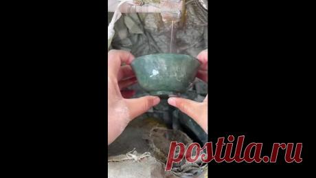 Изготовление чашки из камня на станке .
Работает виртуоз . Ну конечно из Китая.