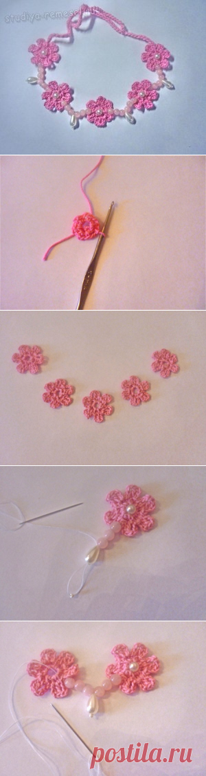 Вязаное цветочное колье, декорированное бусинами