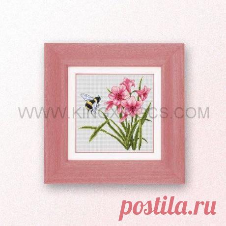 Вышивка.Букетик и пчела