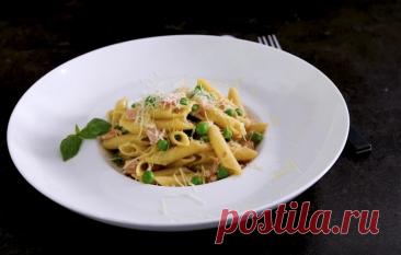 ​Сытная паста в сливочном соусе Ингредиенты:Отварная паста &mdash; 250 гСыр &mdash; по вкусуЛук &mdash; 30 гС/м горошек &mdash; 50 гСливки 22% &mdash; 4 ст. л.Ветчина &mdash; 70 гБульон &mdash; 3 ст. л.Растительное масло &mdash; для жаркиПриготовление:1. Обжариваем до мягкости измельченный лук.2. Добавляем нарезанную...