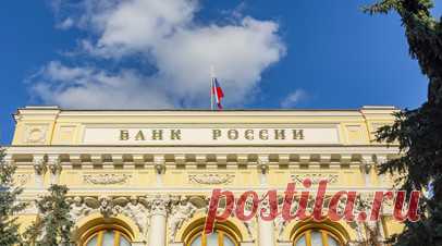 ЦБ рассказал о порядке оспаривания взятого мошенником через Госуслуги кредита. Центральный банк России в своём Telegram объяснил, какие шаги нужно сделать, чтобы оспорить кредит, который взяли мошенники от имени жертвы на Госуслугах. Читать далее
