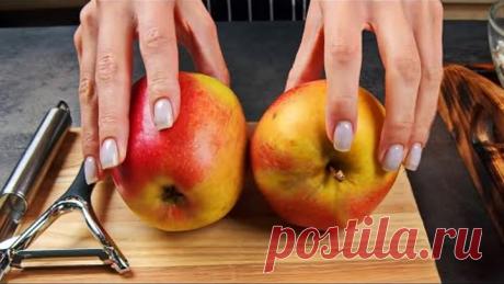 Просто смешала яблоки и тесто! Настолько вкусно, что забыли про пирог! Обалденное творожное печенье! Печем печенье из творога с яблоками. Творог — 250 г. Мука — 300 г. Масло сливочное — 200 г. Сахар — 150 г. Соль — 1 ч.л. Сода — 1 ч. л. Яблоки — 3 шт. Корица — 0.5 ч.л Орех мускатный — 0.5 ч. л Яйцо — 1 шт. Сахарная пудра — для посыпки. Готовим песочное тесто. В глубокую миску просеиваем муку. Добавляем соду и соль. Измельчаем холодное масло с мукой до состояния мелких крошек. Постепенно вливае…