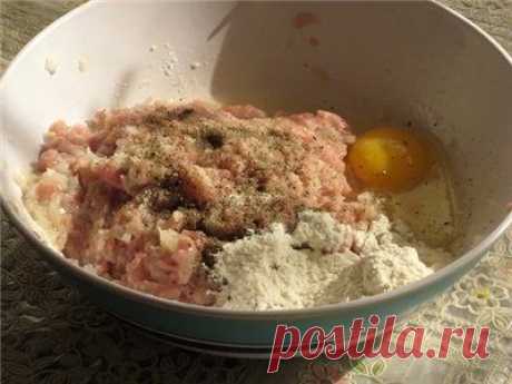 Запеченные куриные котлетки с гарниром &quot;Полосатый рейс&quot;