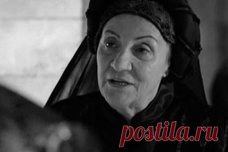 Умерла звезда «Великолепного века». Умерла актриса театра и кино Сабина Тозия. Об этом ее коллега по сериалу «Великолепный век» Мерьем Узерли сообщила в Instagram-сторис. Она не уточнила причину смерти артистки, однако вспомнила, что они вместе работали над тремя проектами. Звезда «Великолепного века» скончалась 10 августа. Ей было 75 лет.