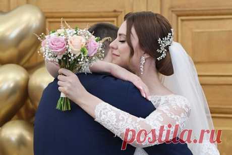 8 июля: какой праздник сегодня отмечают в России и мире. 8 июля в России отмечают День семьи, любви и верности, а также религиозный праздник в честь святых Петра и Февронии. В разных уголках планеты празднуют Всемирный день борьбы с аллергией, а также Всемирный день разоблачений. Подробнее о торжествах, приметах и знаменитых именинниках 8 июля — в материале «Ленты.ру».