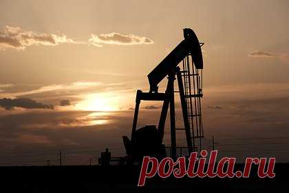 Оценена экономия бюджета России за счет нефтяников. Надбавка по демпферу на бензин, который смягчал колебания стоимости топлива на внутреннем рынке, выросла в октябре на 155 процентов, до 9400 рублей за тонну. Демпфер на дизельное топливо повысился на 43 процента. Благодаря соответствующей корректировке бюджет России в данном месяце сэкономил около 23 миллиардов рублей.