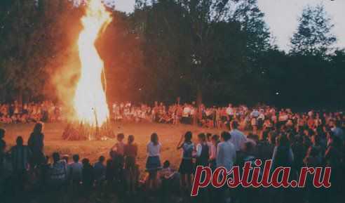 Капуста....... картошка........ и ........ Любовь....... Комсомол........ и Весна!....... Какого же хрена нам всем  не хватало?!!..... Какая пропала страна!!!!!.