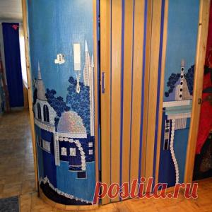 Декупаж коридора обрезками ткани