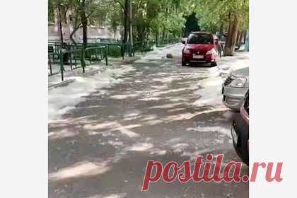Июньские «сугробы» в российском городе попали на видео