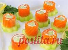 Рулетики из семги с сыром и огурцом