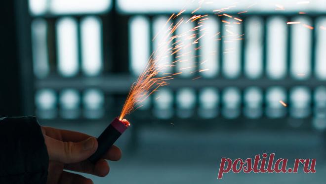 Россиян предупредили о штрафах в новогоднюю ночь. Даже празднование Нового года с юридической точки зрения не освобождает жителей Москвы от ответственности за шум в ночное время. Об этом в беседе с агентством городских новостей "Москва" предупредил ассистент кафедры ...