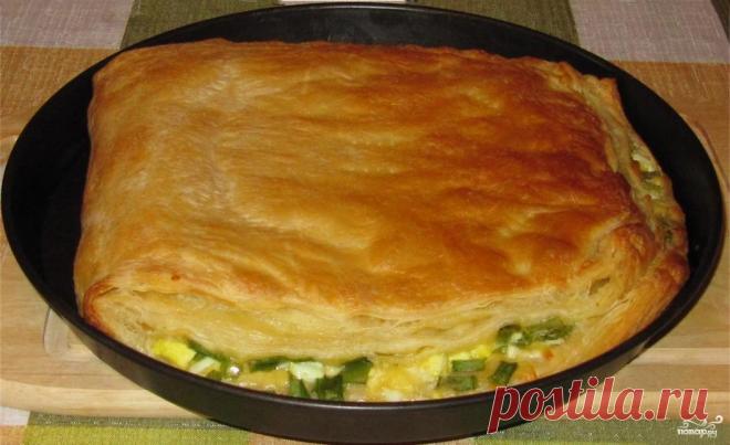 Слоеный пирог с сыром и яйцом - Повар.ру